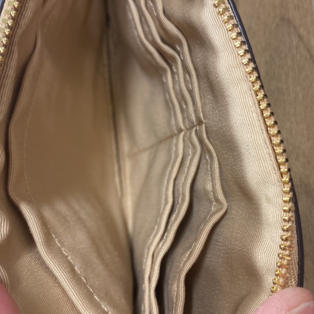 Coach Wristlet in Cream 6.1/2”x 4” Pre-loved - Picture 5 of 14